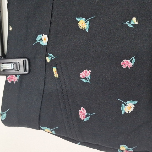 Croft & Barrow Bermuda Shorts Black Floral - Picture 2 of 7